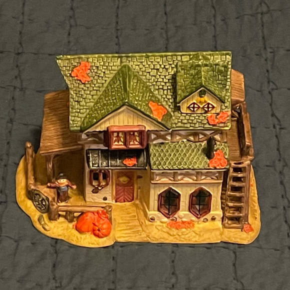 Ceramic Lighted Cottage Fall Christmas Village Decor Lemax Royal - Picture 2 of 9